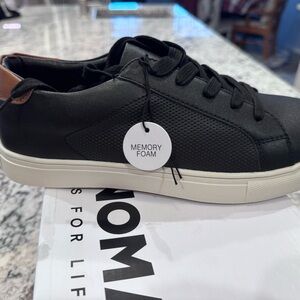 Sonoma Sneakers Boys 5 Black Memory Foam With Box
